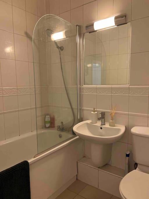 Victorian Stay In Ocean Village Southampton Esterno foto