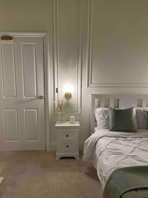 Victorian Stay In Ocean Village Southampton Esterno foto